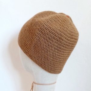 Baby Kamelhaar Haube Nara in weltbester Qualität. Ungefärbt und handgearbeitet in unserer Hauben Manufaktur